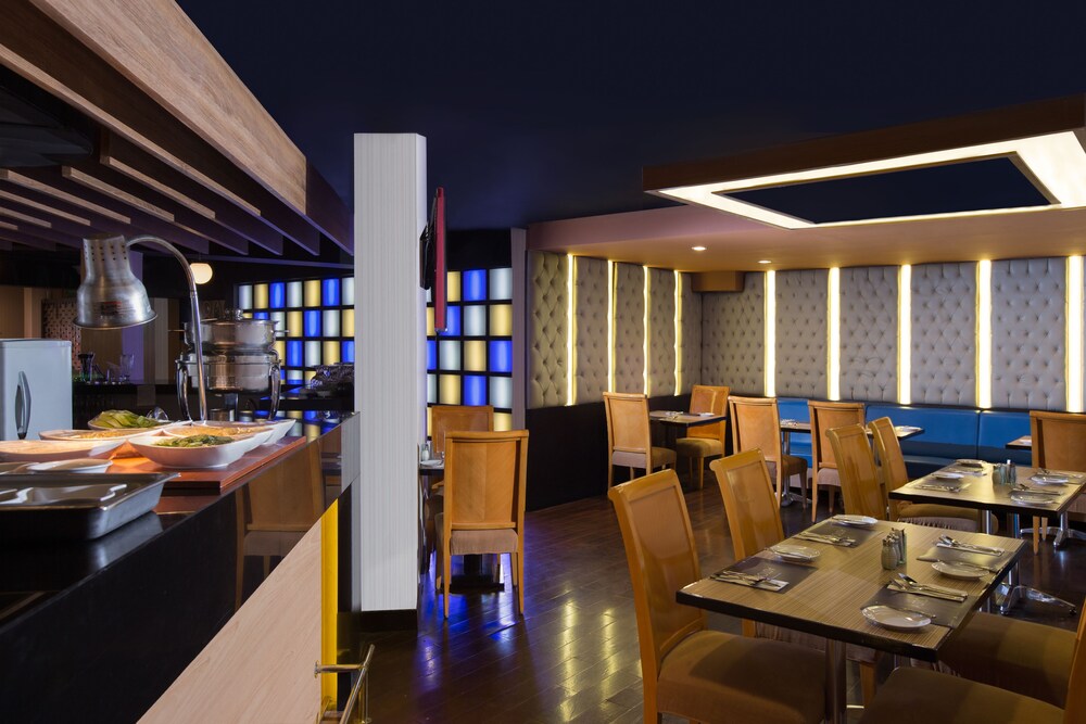 Mezza Luna Restaurant & Lounge Bar