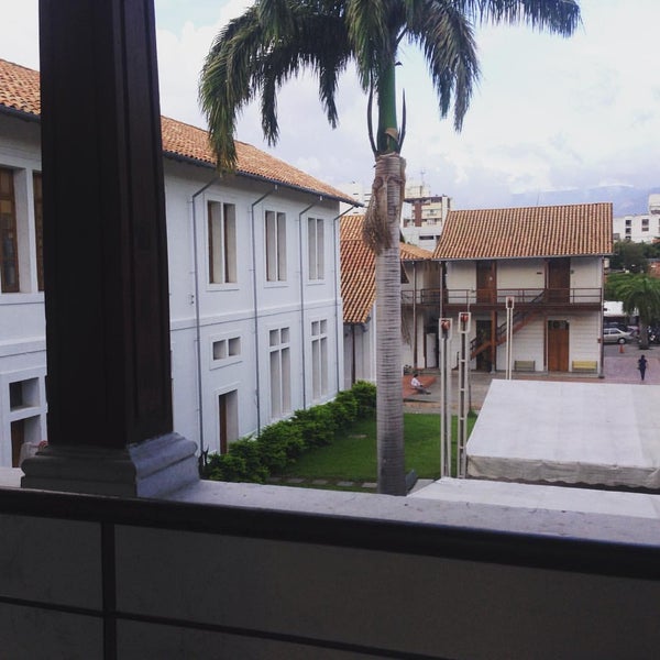 Biblioteca Publica Julio Perez Ferrero