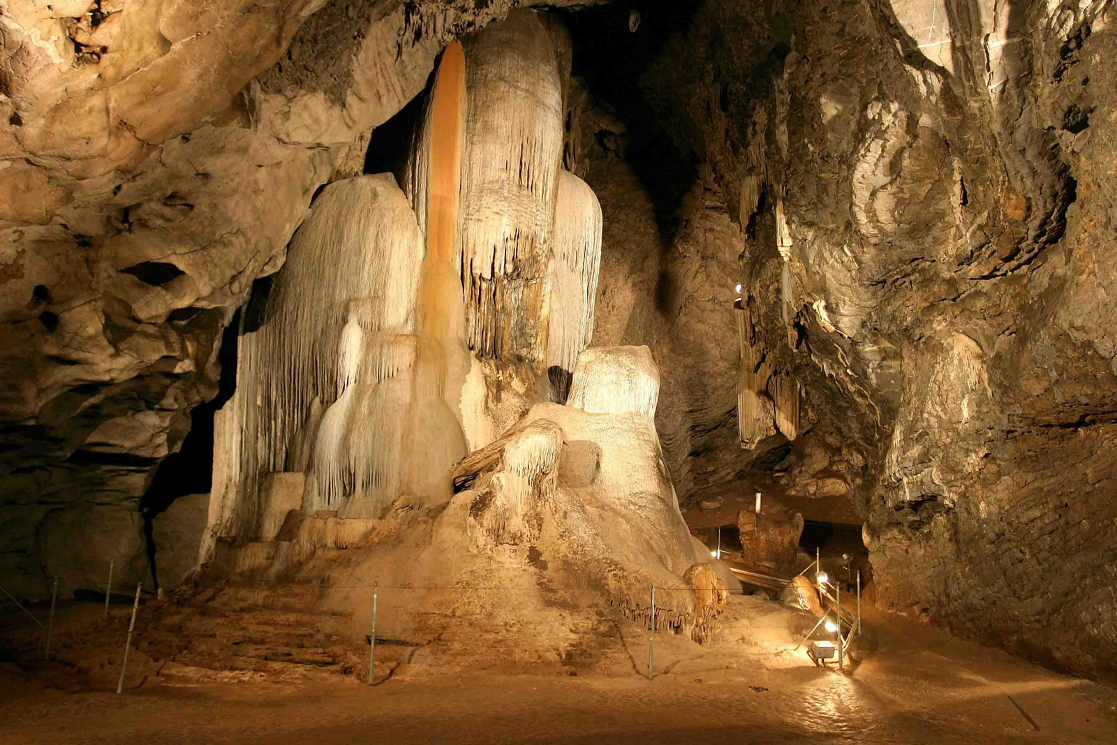 Wellington Caves & Phosphate Mine