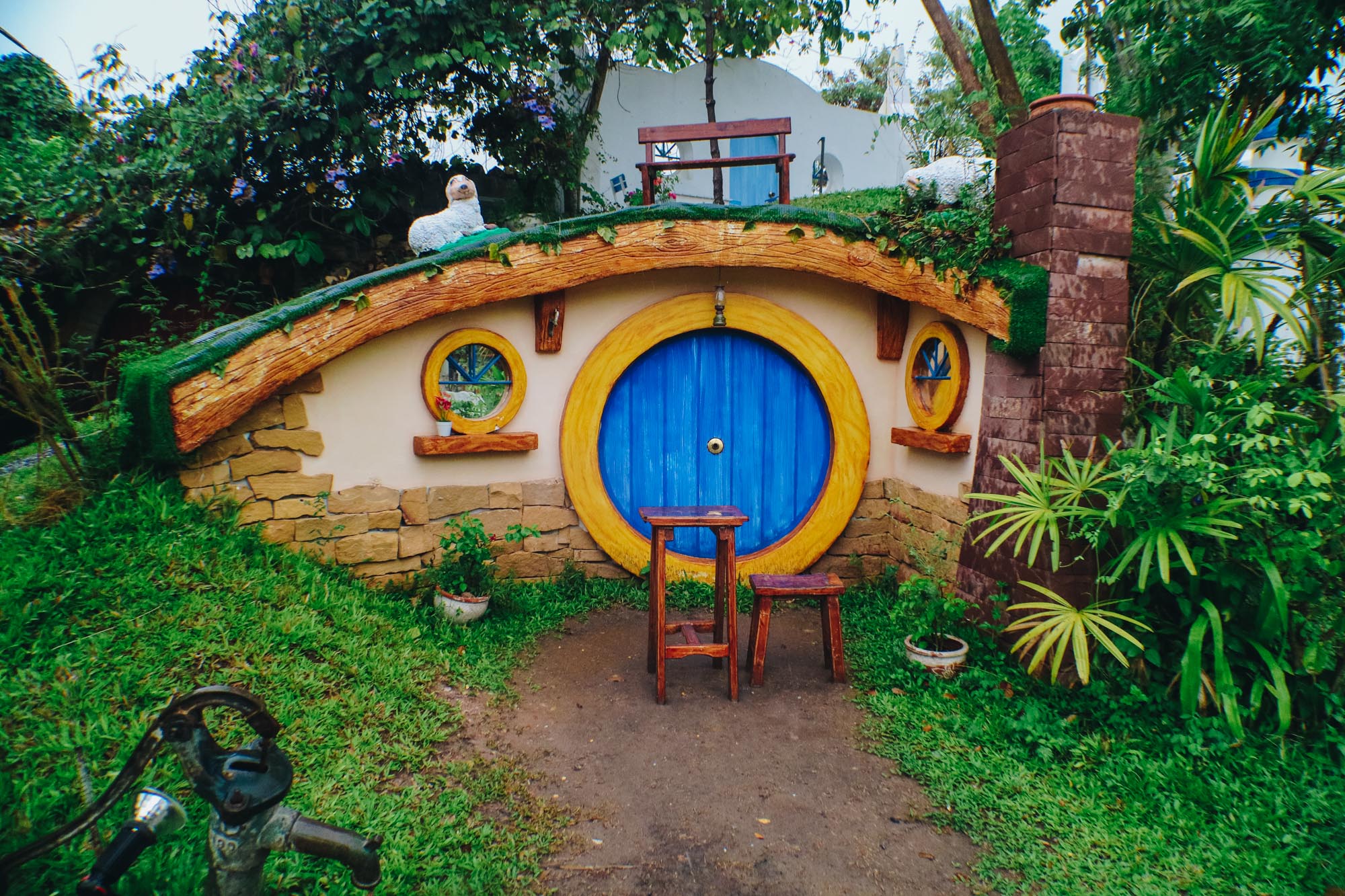 Hobbit House (Baan Suan Noi)