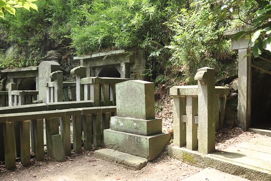 Tomb of Abutsuni