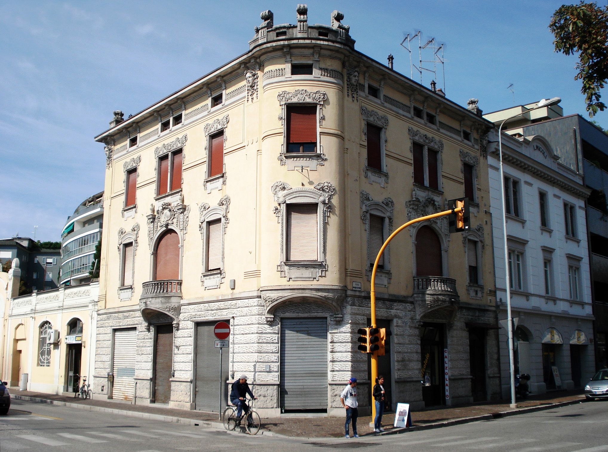 Edificio storico in stile Liberty Negozio Frigeri