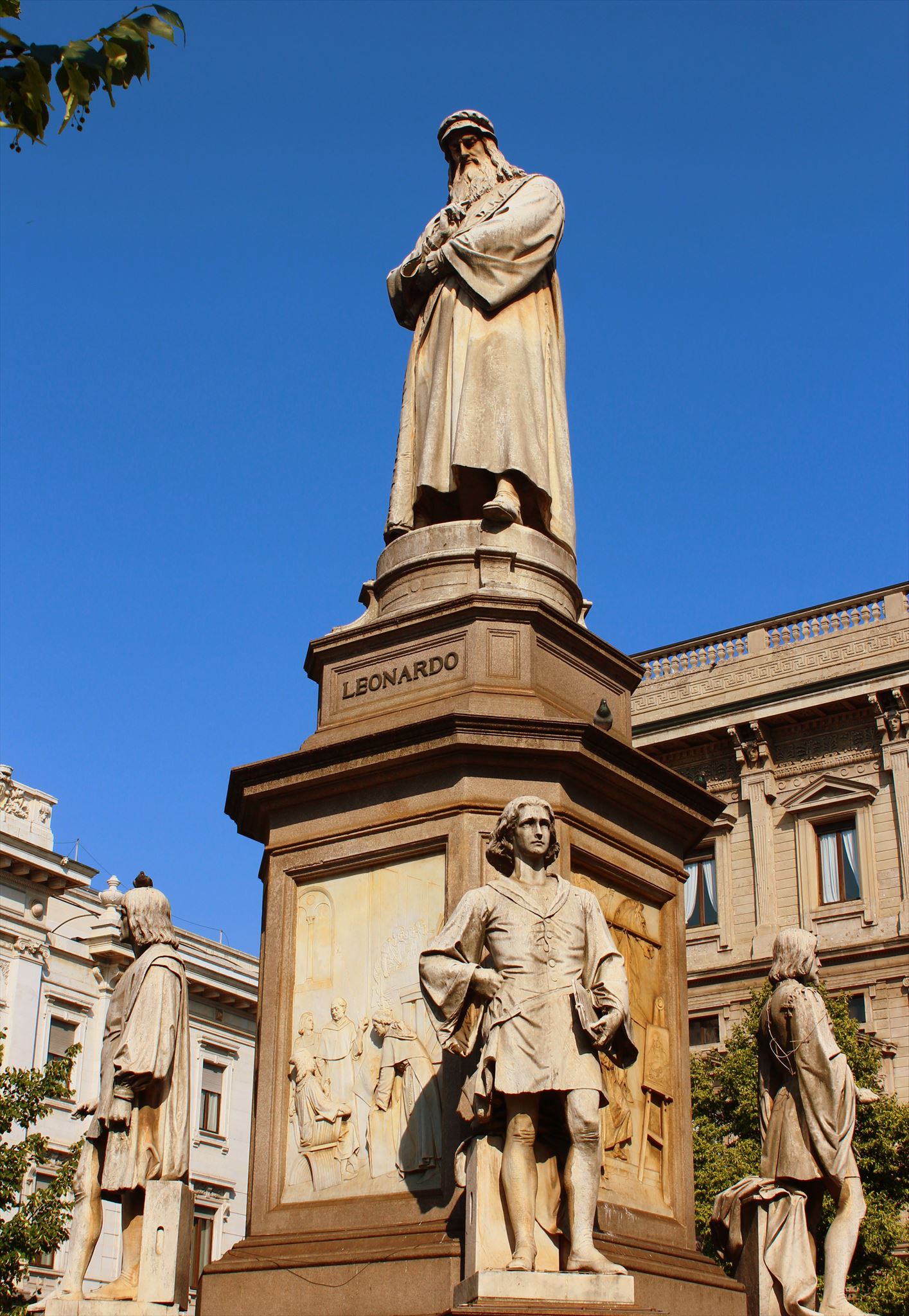 Monumento ai Caduti Istituzionale "Tra il Bene e Il Male"