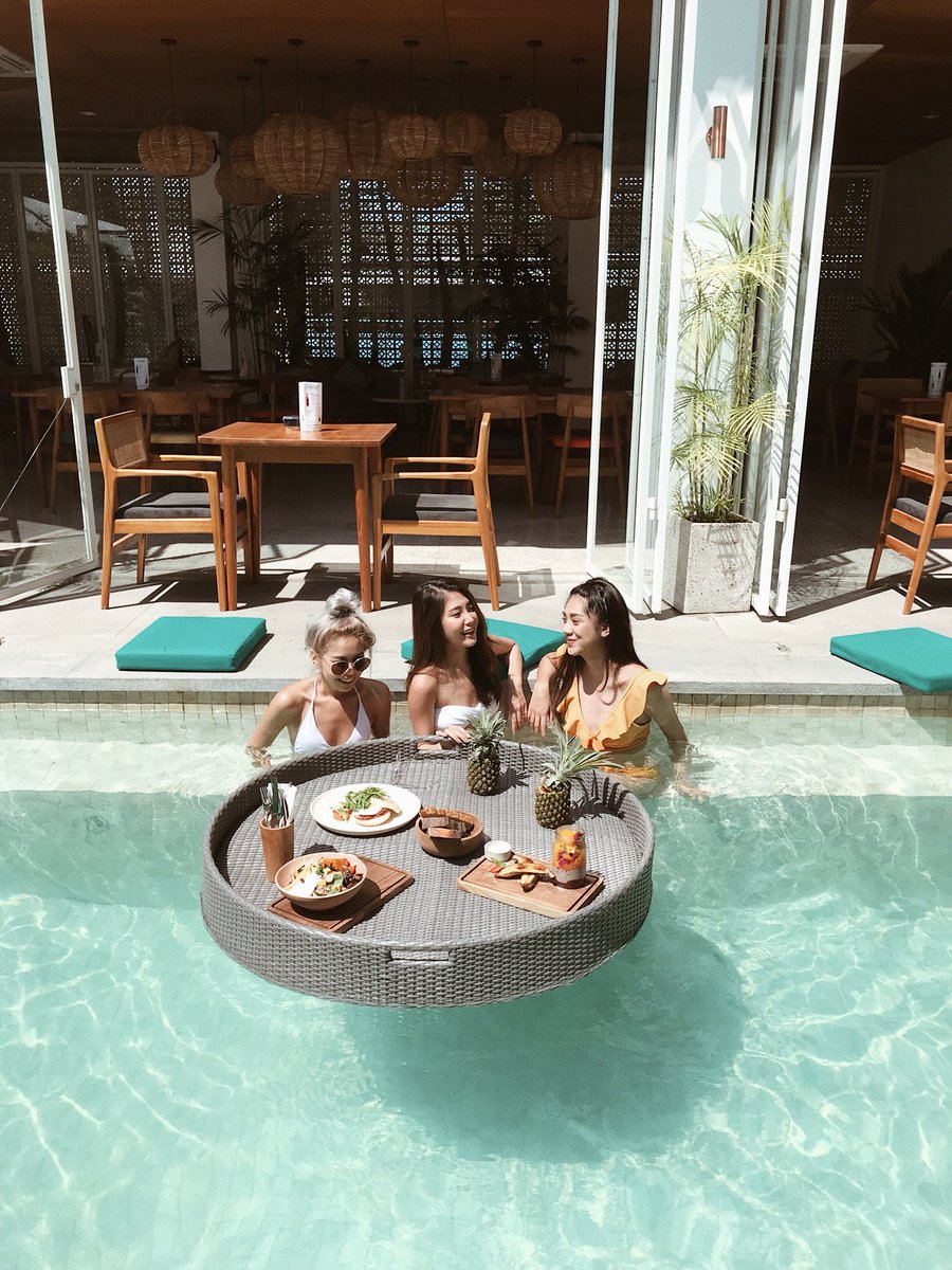 Lobelia Tropical Pool & Bar