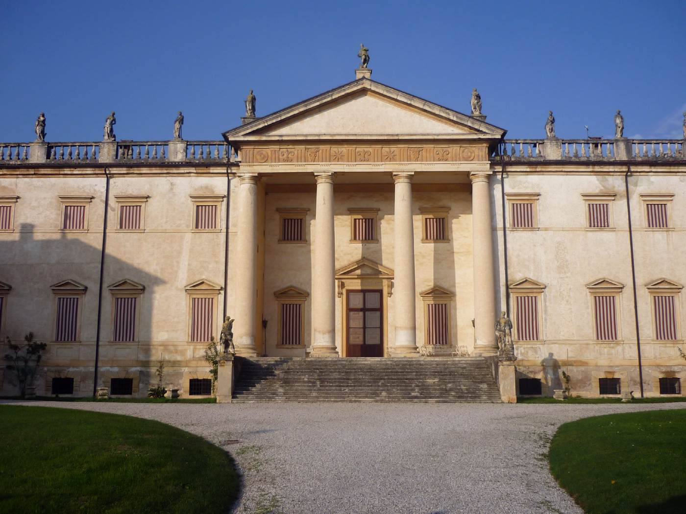 Villa Pompei, Carlotti