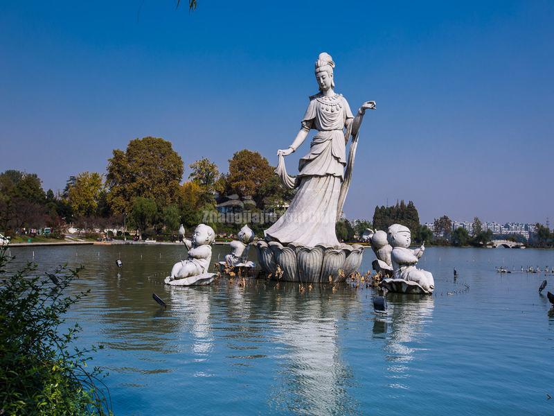 Xuanwu lake