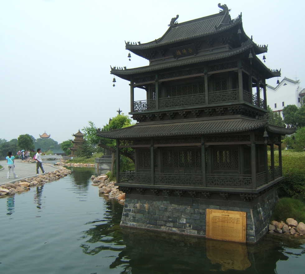 YueYang ShangYe BuXing GuangChang