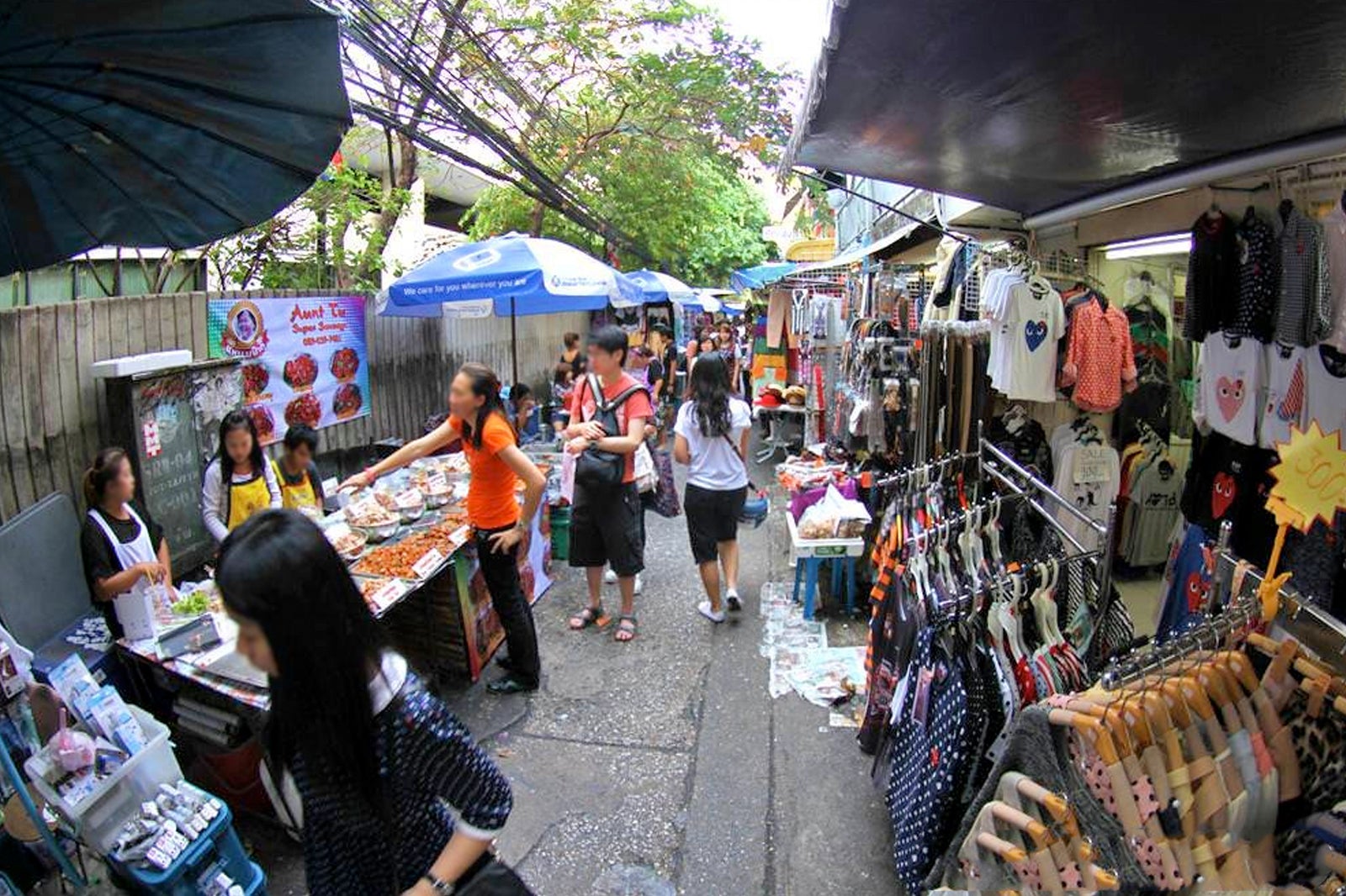 Lalai Sap Market