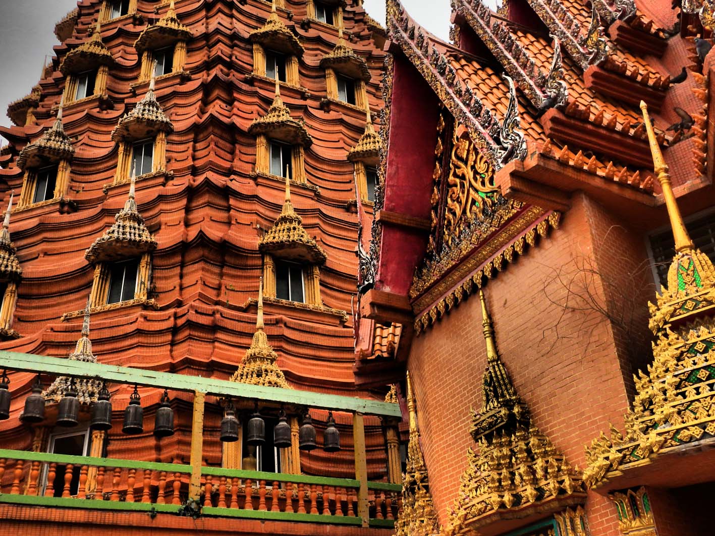 Wat Tham Khao Noi