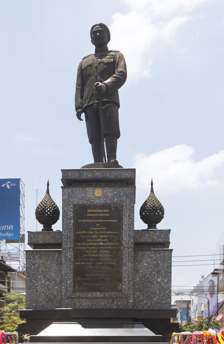 Krom Luang Prachaksinlapakhom Monument