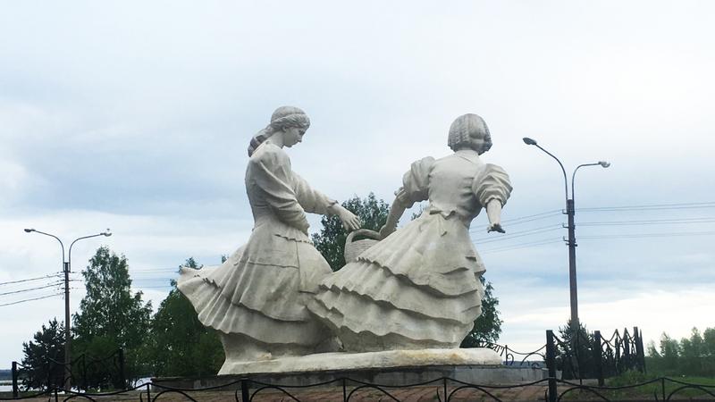 Sculpture Two Sisters
