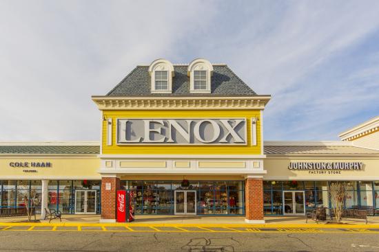 Tanger Outlets Riverhead