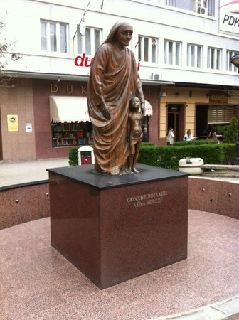 Statue of Mother Tereza