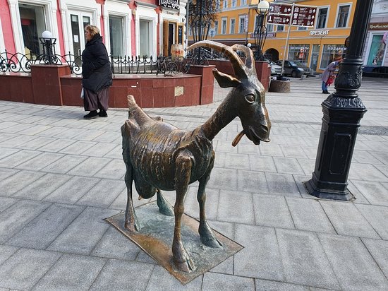 Sculpture the Funny Goat