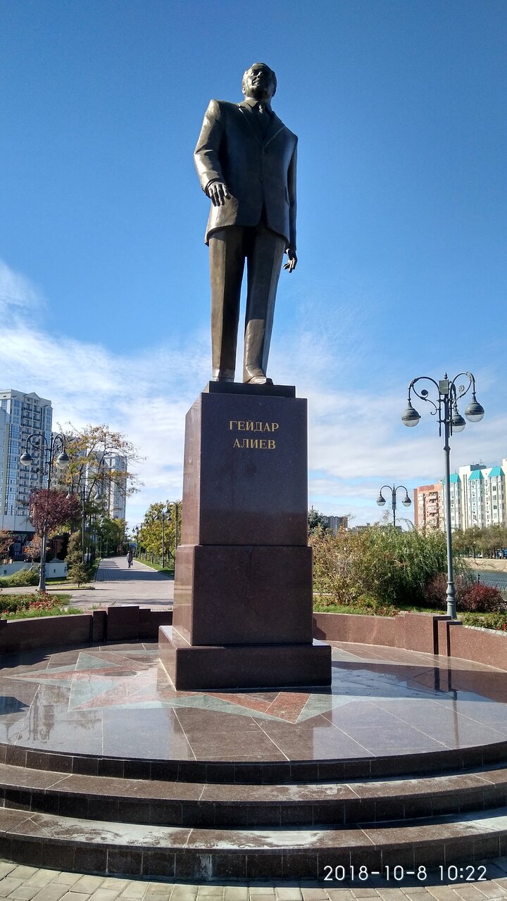 Monument to Heydar Aliyev