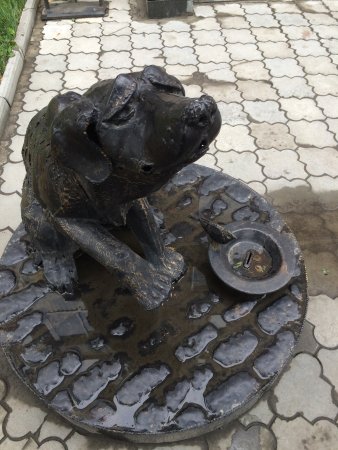 Monument-Coin Bank to a Homeless Dog