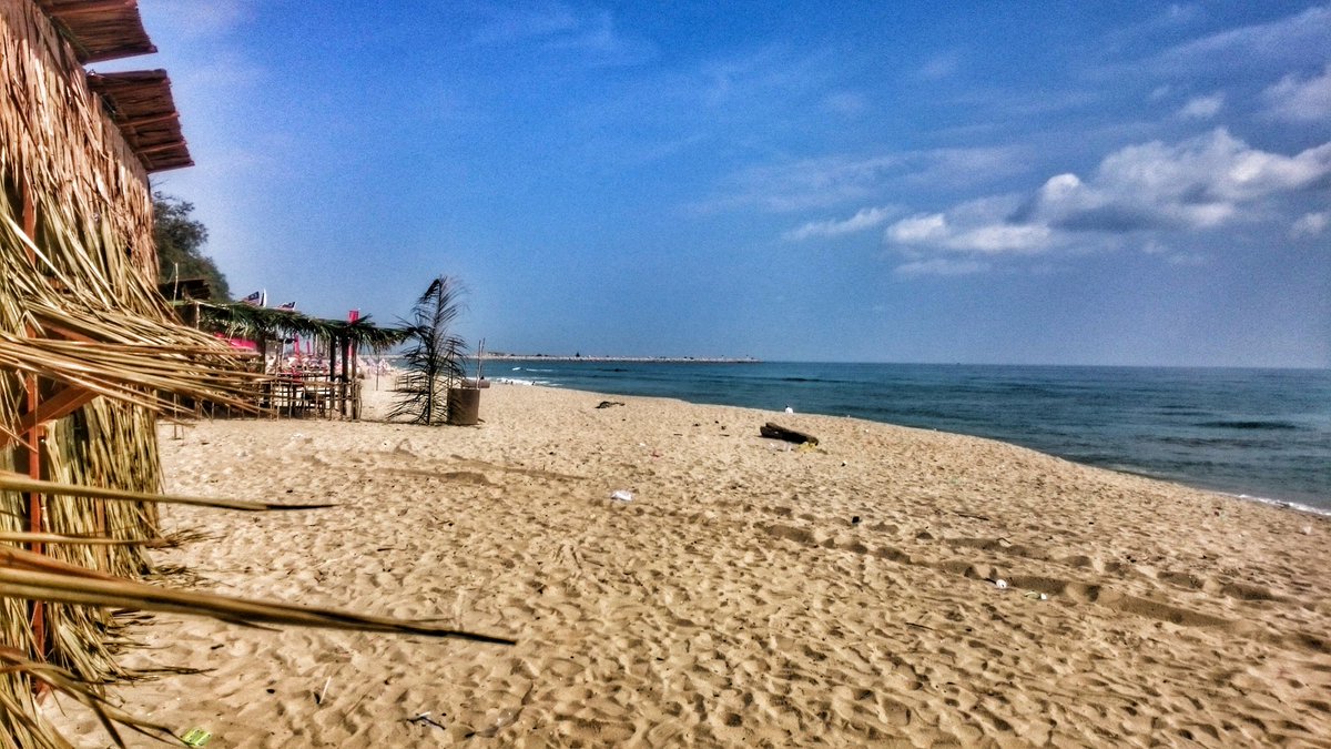 Batu Buruk beach