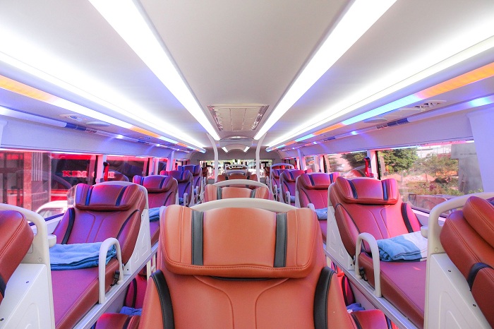 Queen Cafe Bus