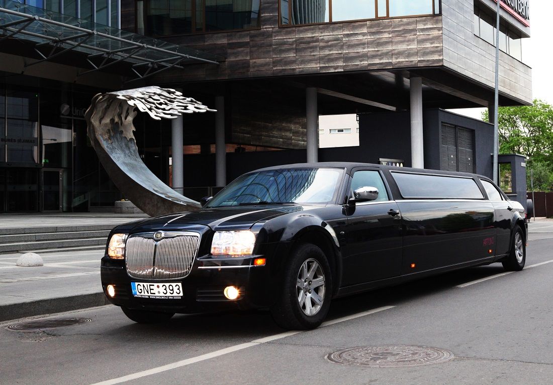SMGlimo Chrysler 300C limousines