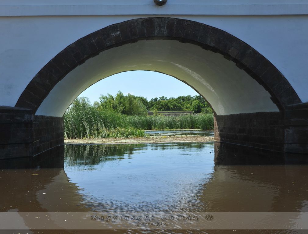 Nine-holed Bridge