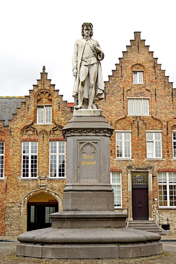 Hans Memling Statue