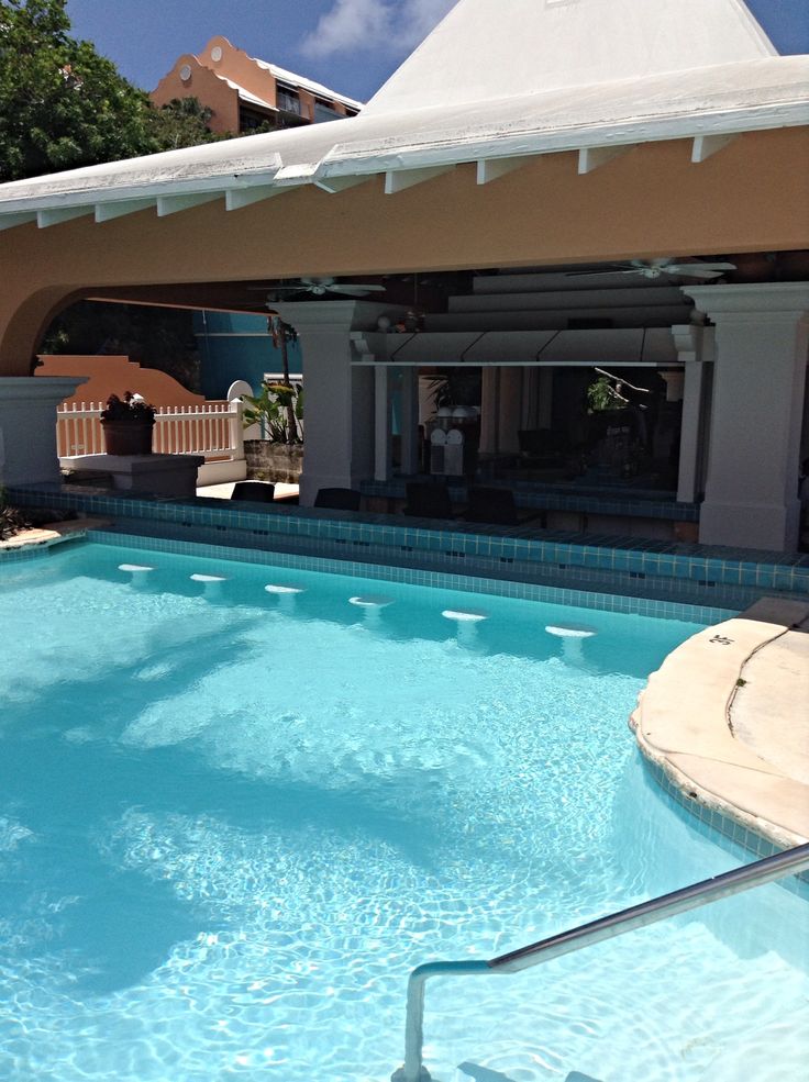 Baluz Pool Bar