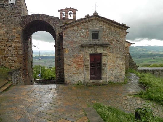 Fonte e porta san Felice