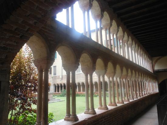 Chiostro dei Canonici