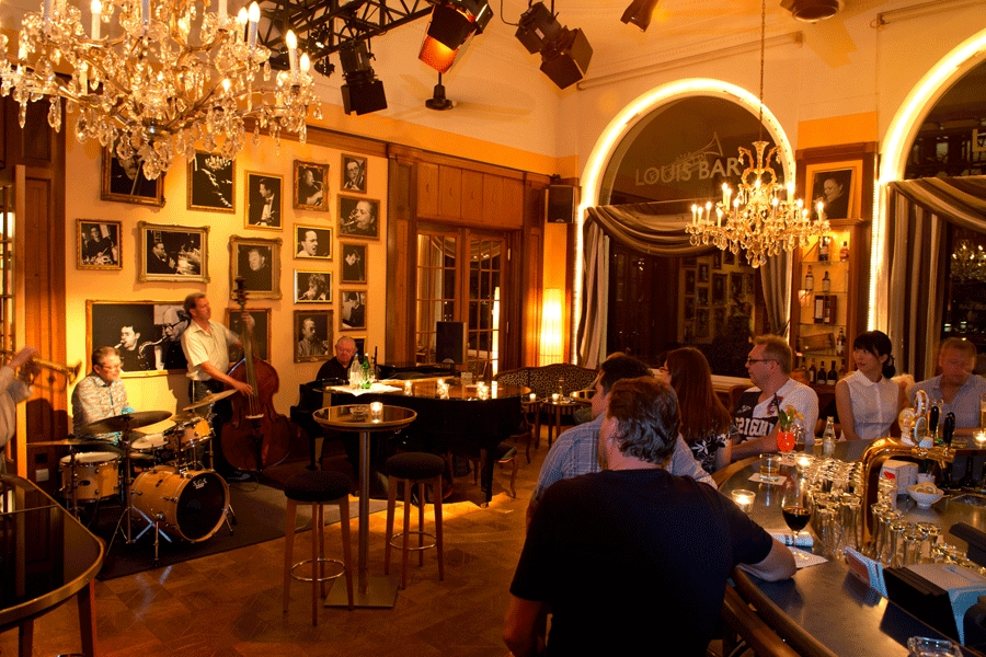 Louis Bar