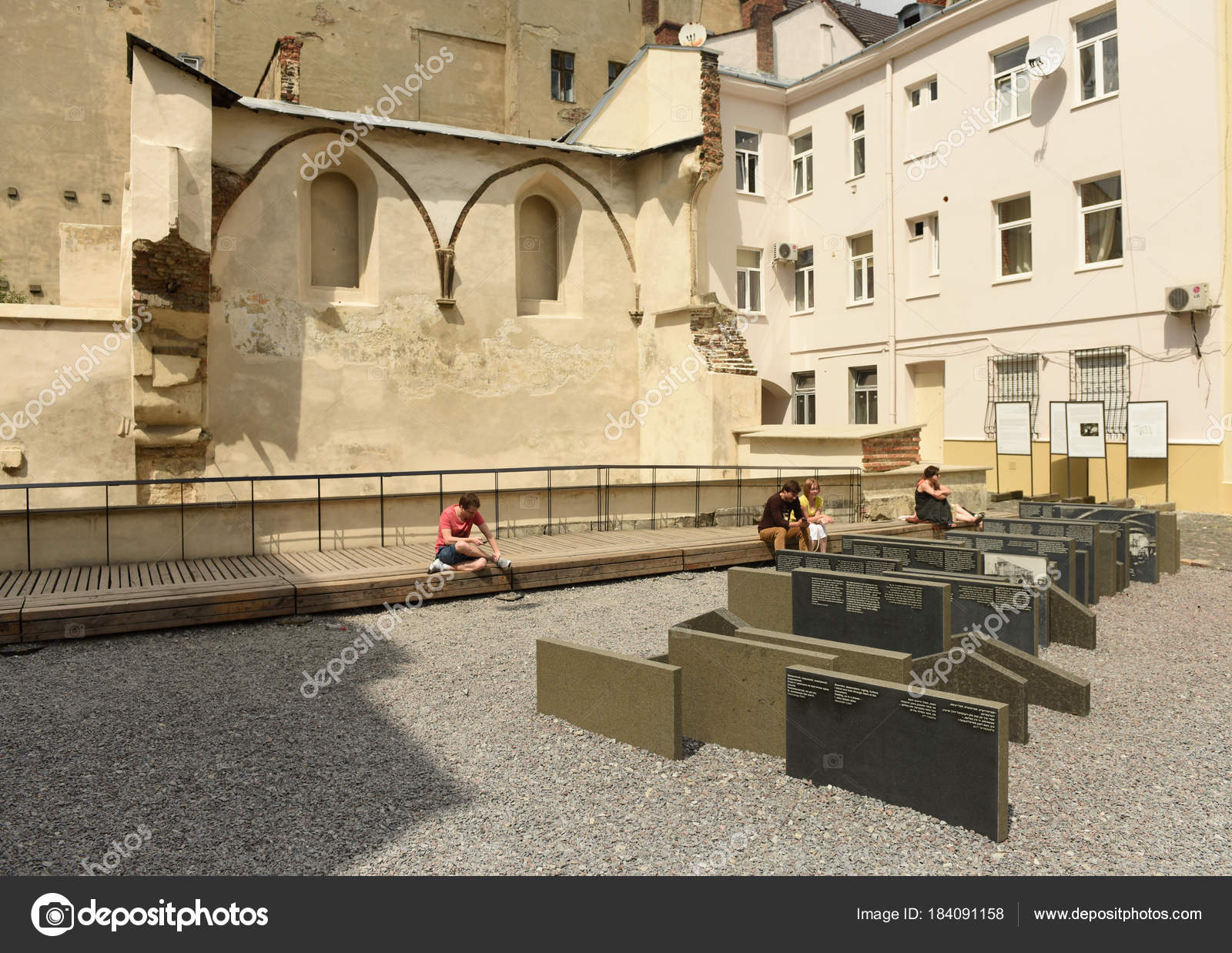 The Space of Synagogues
