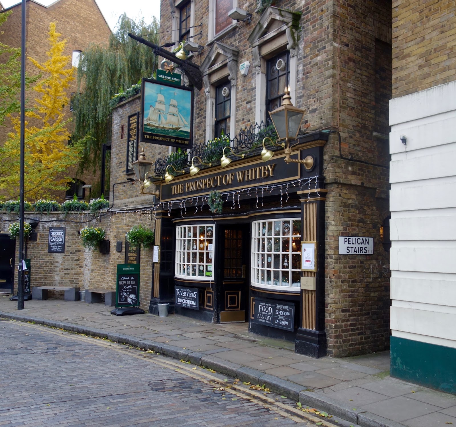 The London Pub
