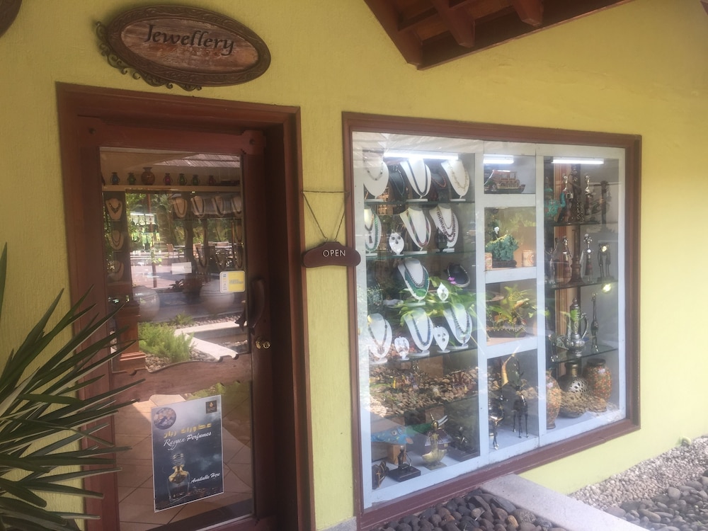 Old Curiosity Shop Kumarakom
