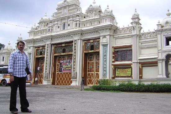 Jaganmohan Palace Art Gallery And Auditorium