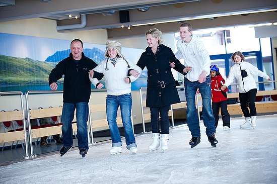 Eislaufhalle