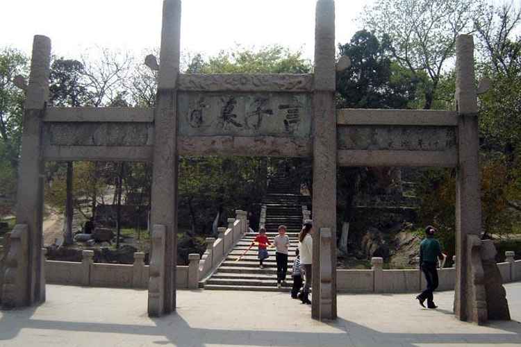 Yanzi Tomb