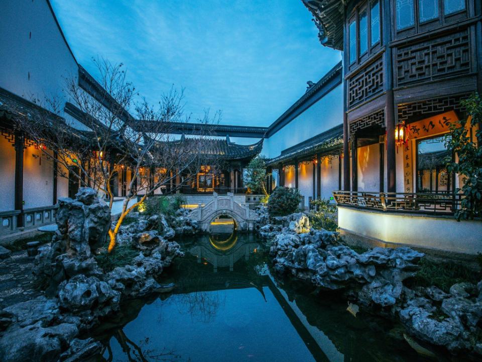 ShiMao GuangChang ZuanShi GuoJi MoDeng ShangYeJie