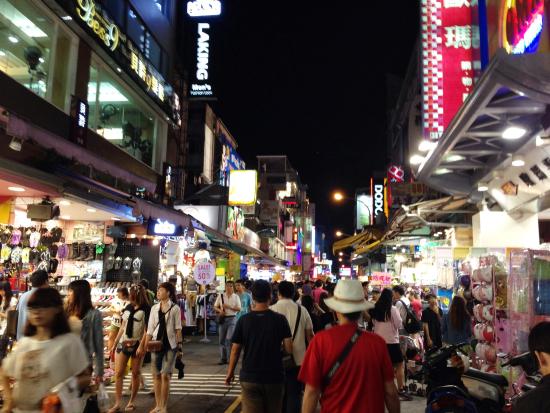 Yichung Shopping Street