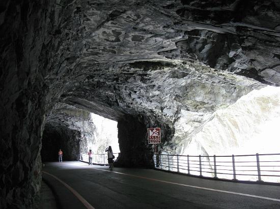 Tunnel of Nine Turns Trail