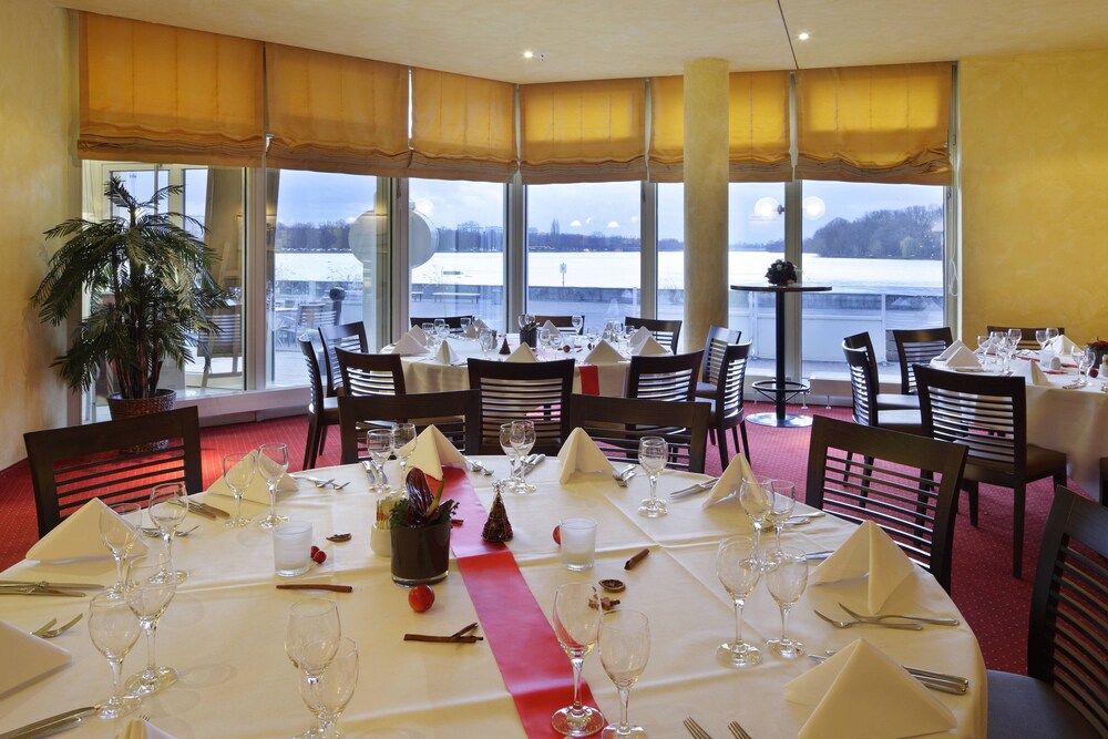 Julian's Bar & Restaurant