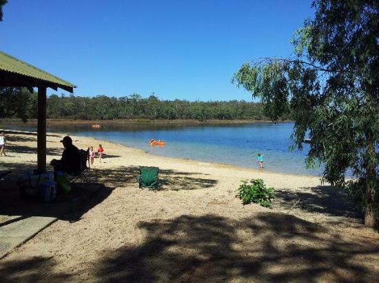 Lake Leschenaultia