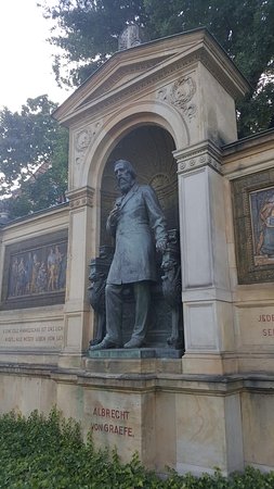Denkmal Albrecht von Graefe