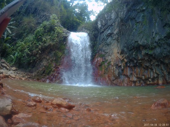 Pulang Bato Falls