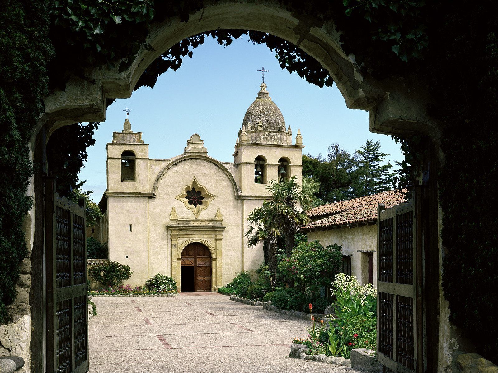 San Carlos Borromeo de Carmelo Mission