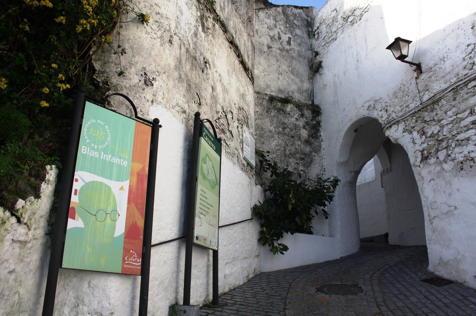 Arco y Puerta de Entrada a la Villa