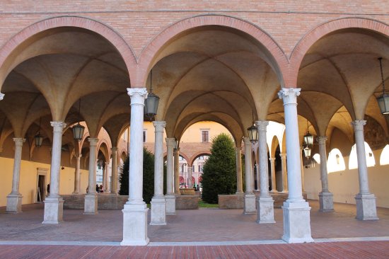 Chiostro di San Mercuriale