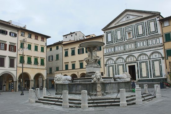 Piazza Farinata degli Uberti