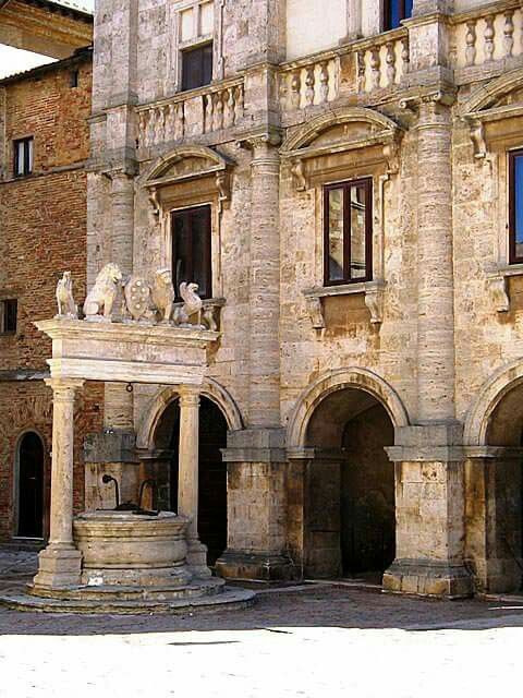 Il Pozzo dei Grifi e dei Leoni