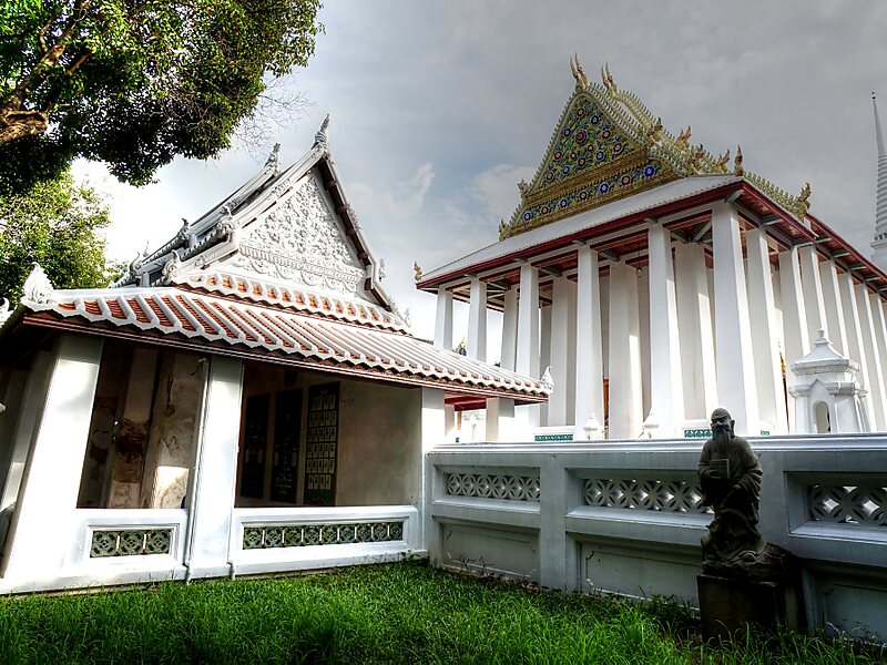 Wat Chaloem Phra Kiat