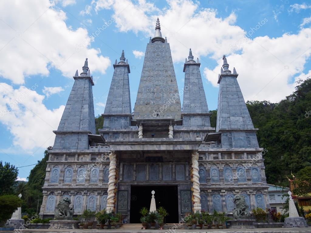 Wat Tham Khao Rup Chang