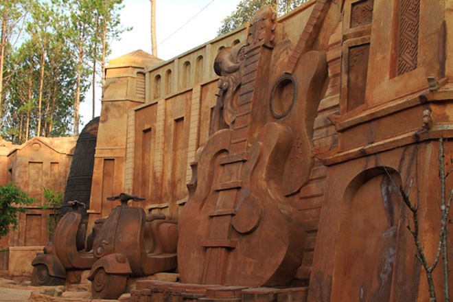 Sculpture Tunnel